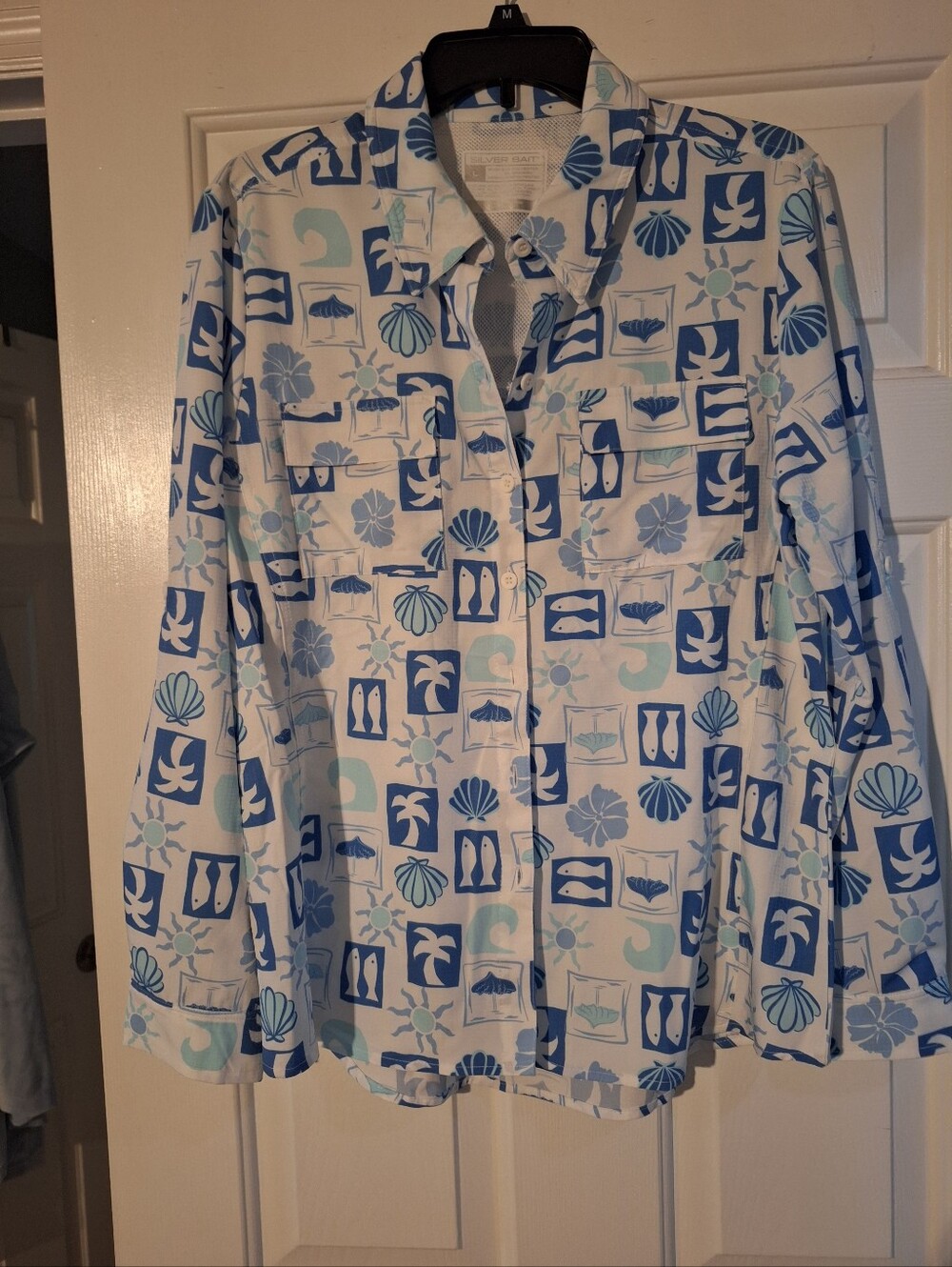 Silver Jeans Blue and White Patterned Button-Down Shirt Never Worn.For Women